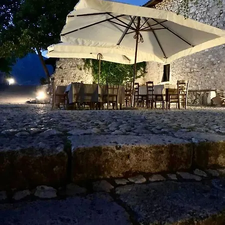 Antico Borgo Di מלון