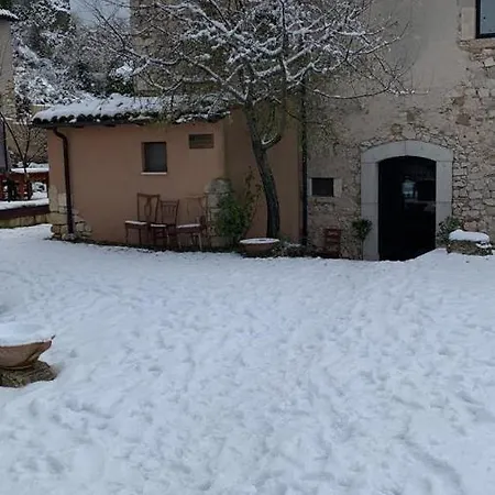 Antico Borgo Di מלון